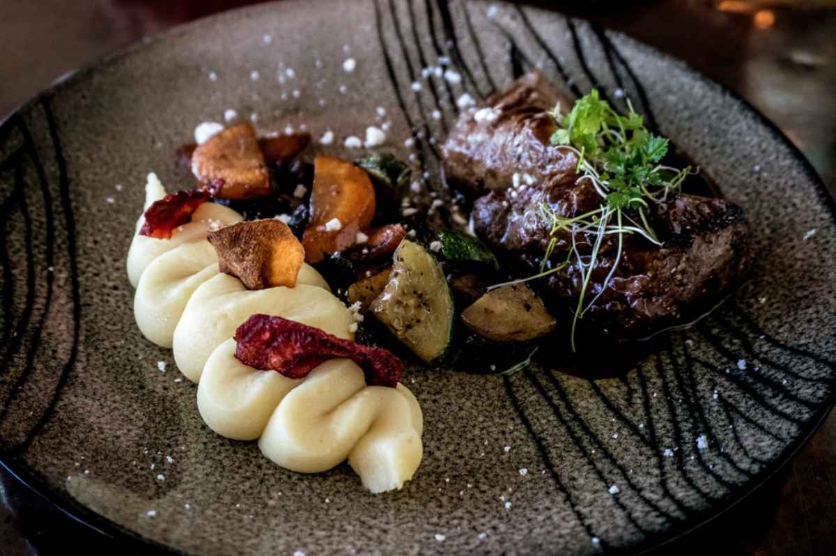 Traditional Icelandic puffin meat Icelandic puffin meat served with carrots and mashed potatoes