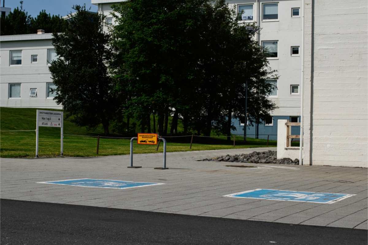 Forbidden parking area for non-disabled people
