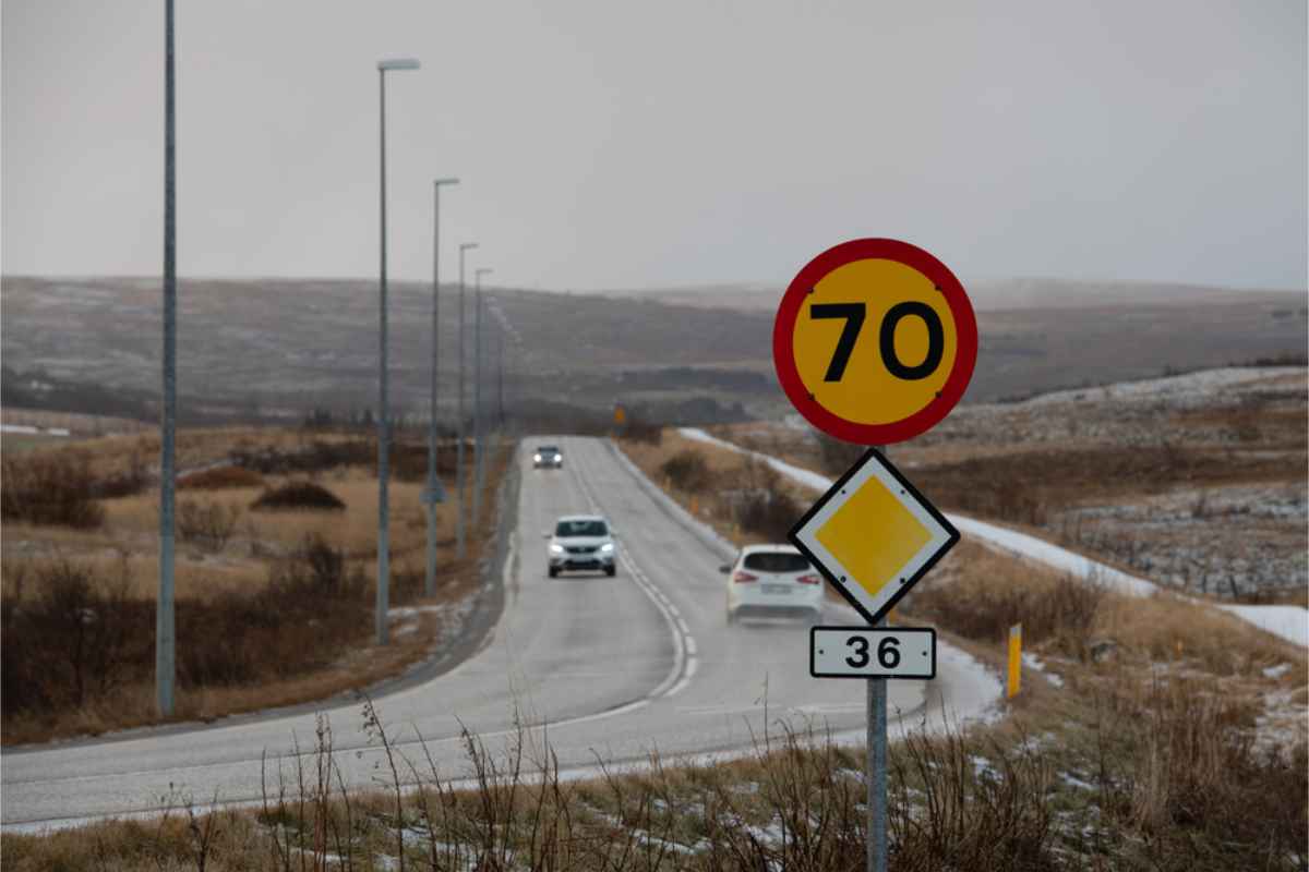 Road sign in Iceland showing speed limits at 70km per hour