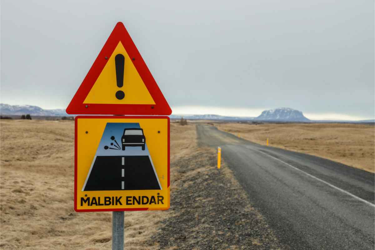 Icelandic road sign showing loose gravel on the road