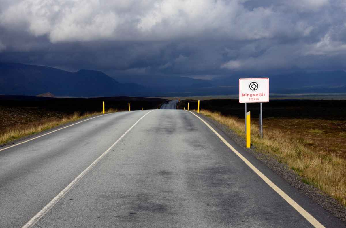 Carretera pavimentada hacia el parque nacional Thingvellir