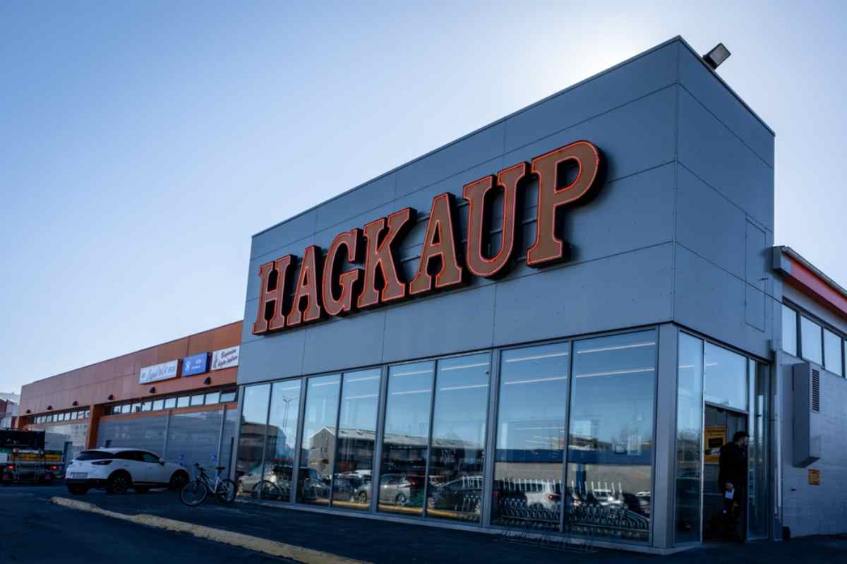 Front view of a Hagkaup supermarket in Iceland with large red letters on the facade.