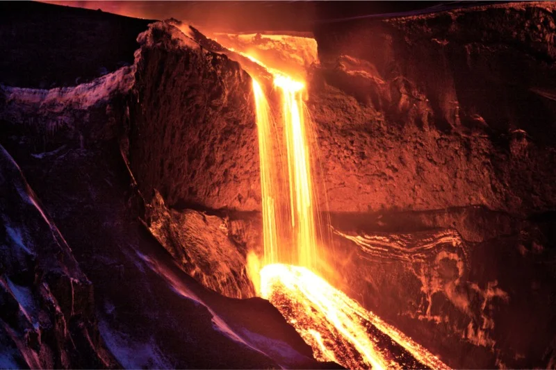 Lava saliendo del volc&aacute;n Eyjafjallajokull