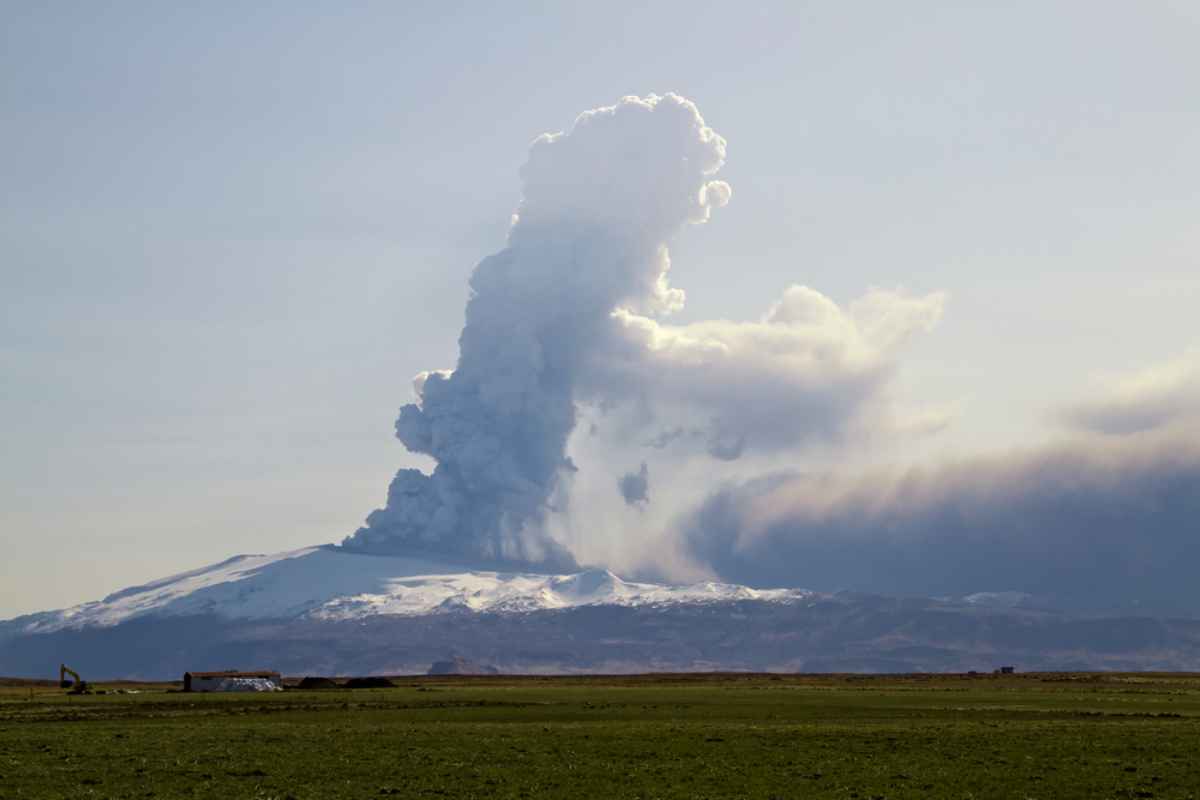 Volc&aacute;n Eyjafjallajokull expulsando ceniza
