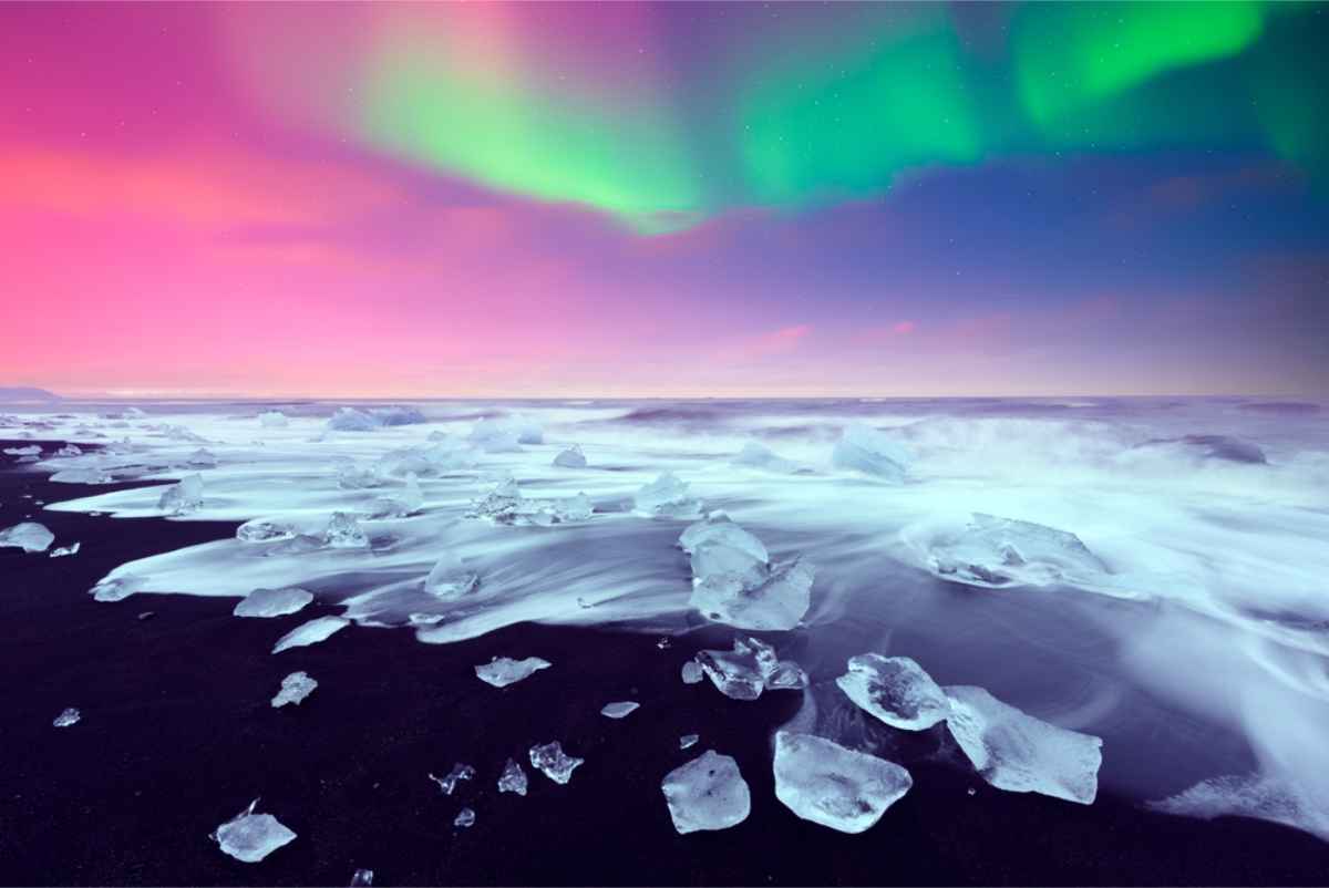 Diamond beach in Iceland with the aurora shining above