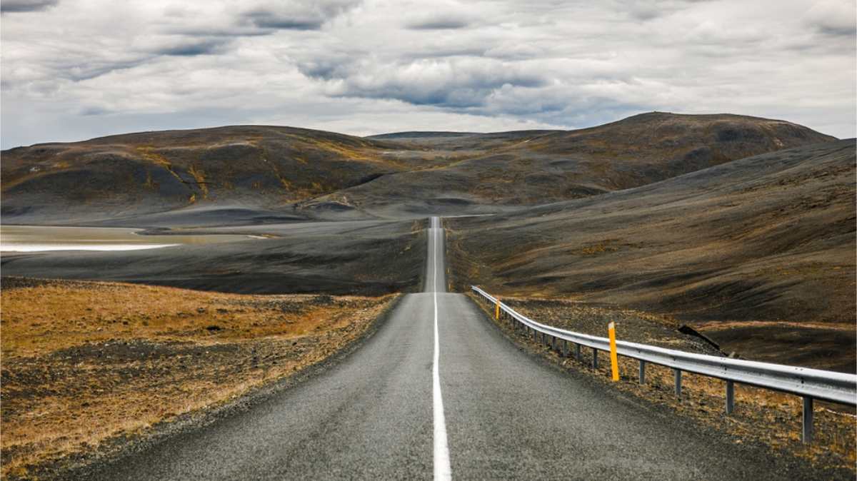 Unbroken dividing line in the Ring road