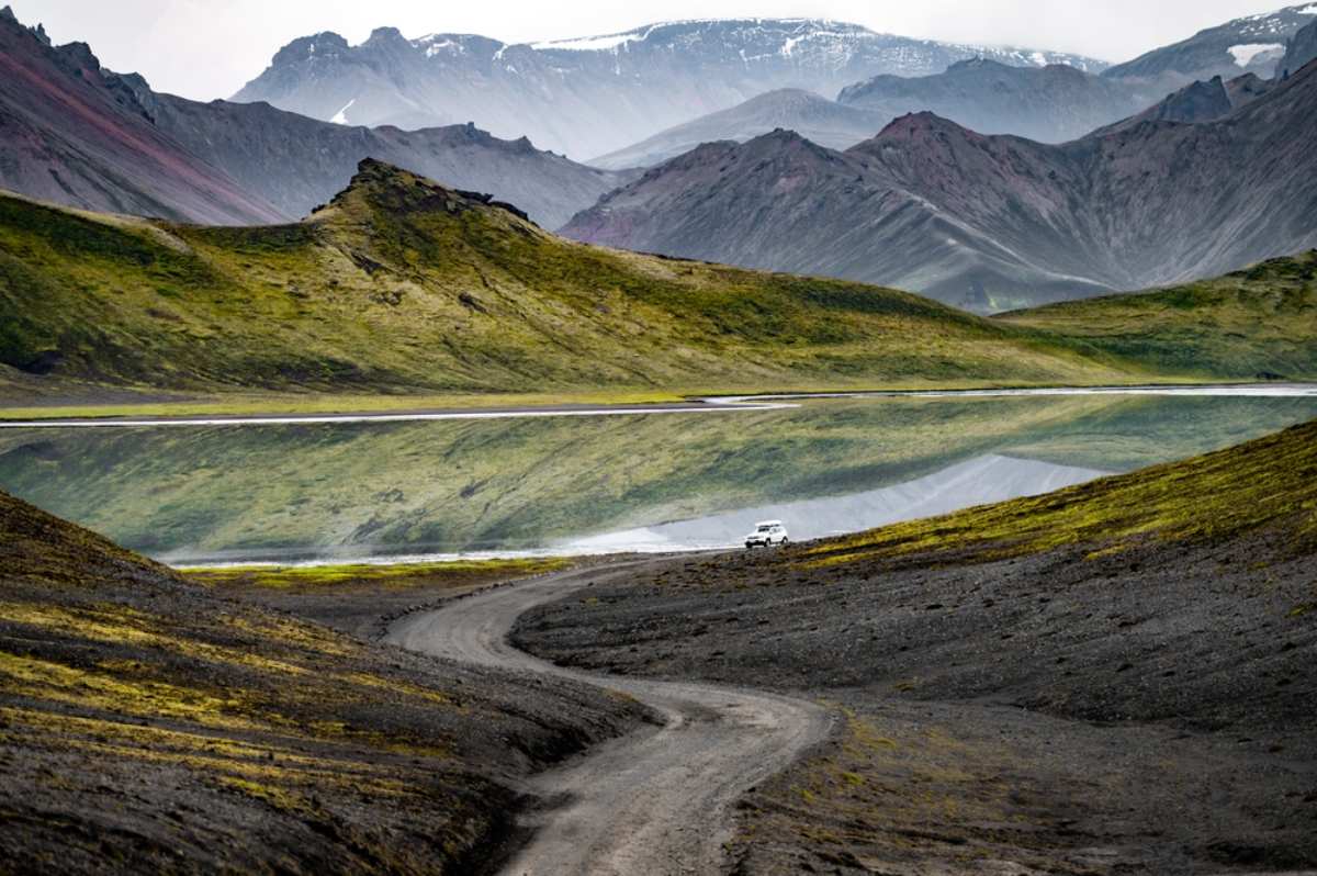 4x4 jeep rolling through Iceland´s F208 route in the Highlands