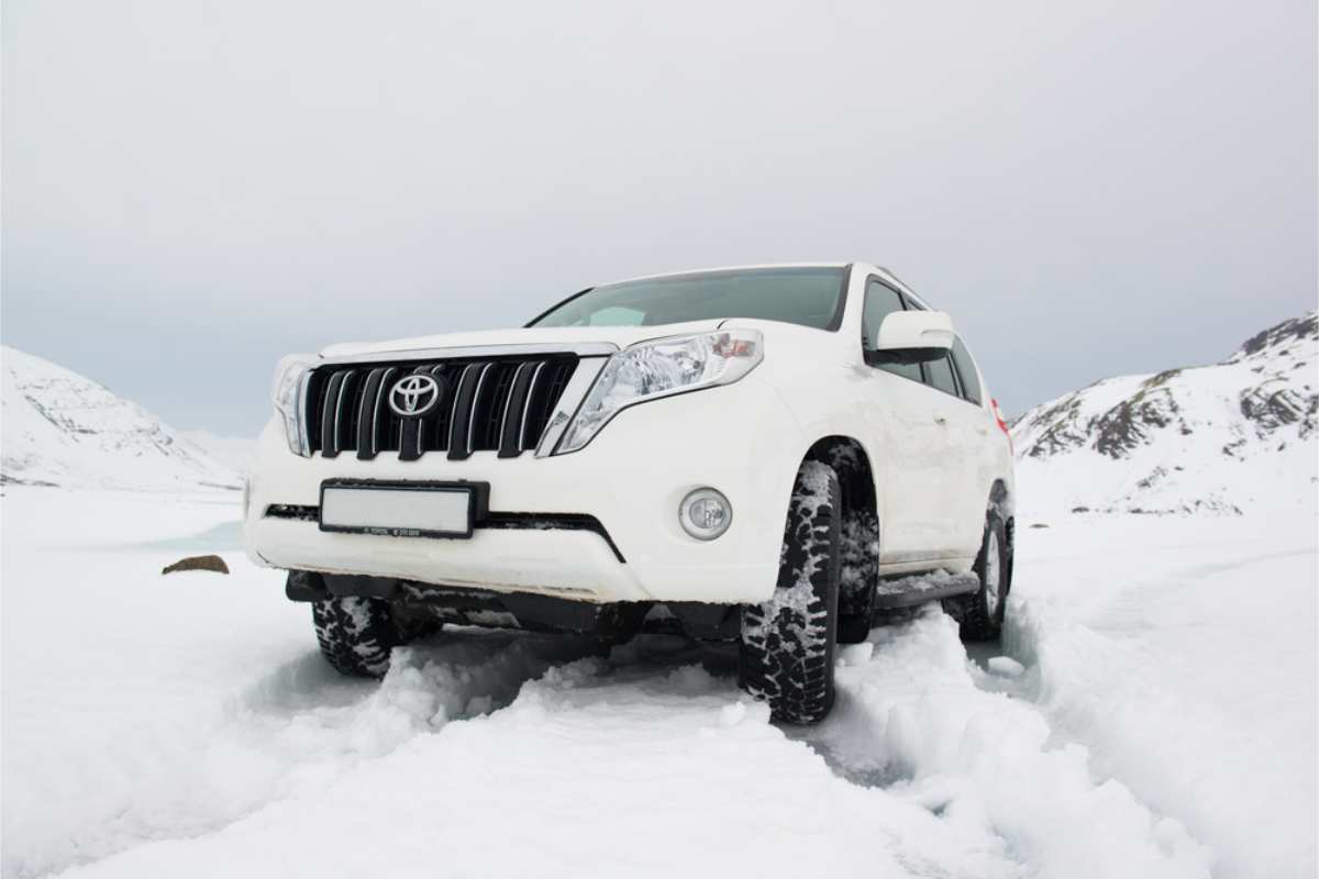 Tough 4x4 vehicle to tackle Iceland&acute;s roads