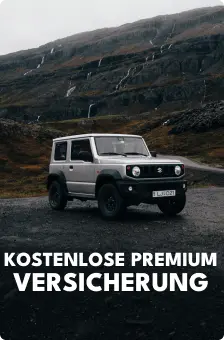 Silberner Suzuki Jimny SUV parkt auf einer Bergstraße in Island und hebt die kostenlose Premium-Versicherung bei Mietwagen von Cars Iceland hervor.