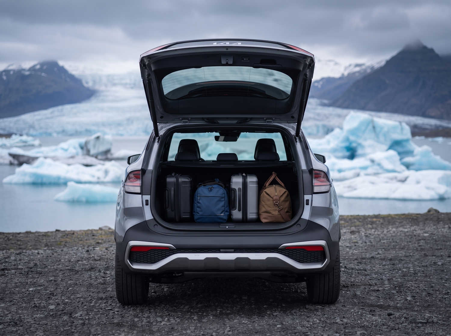 Kia Sportage. A spacious rental car for Iceland, designed to navigate Icelandic weather and gravel roads comfortably with ample space for both passengers and luggage.