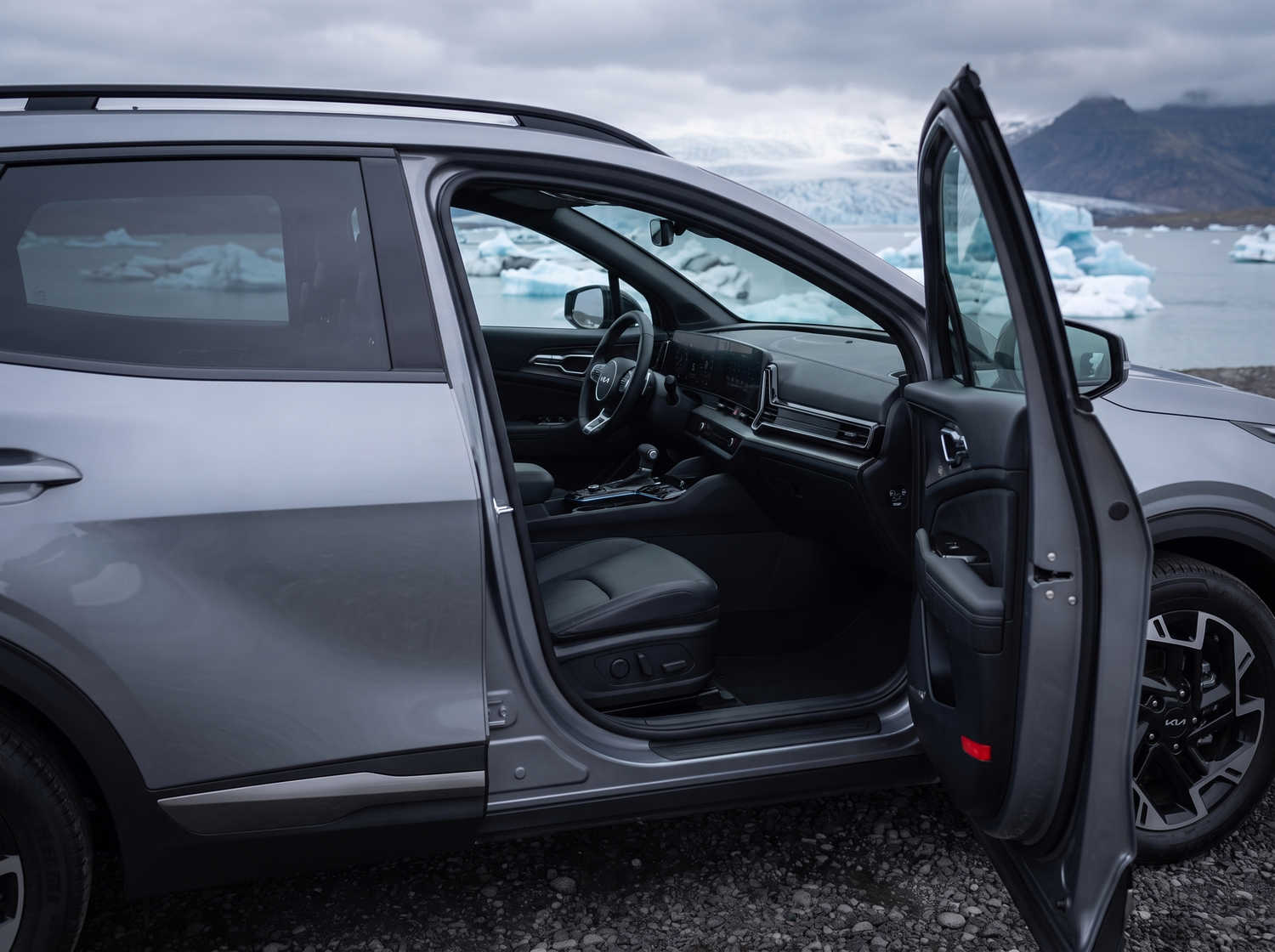 Kia Sportage. A spacious rental car for Iceland, designed to navigate Icelandic weather and gravel roads comfortably with ample space for both passengers and luggage.