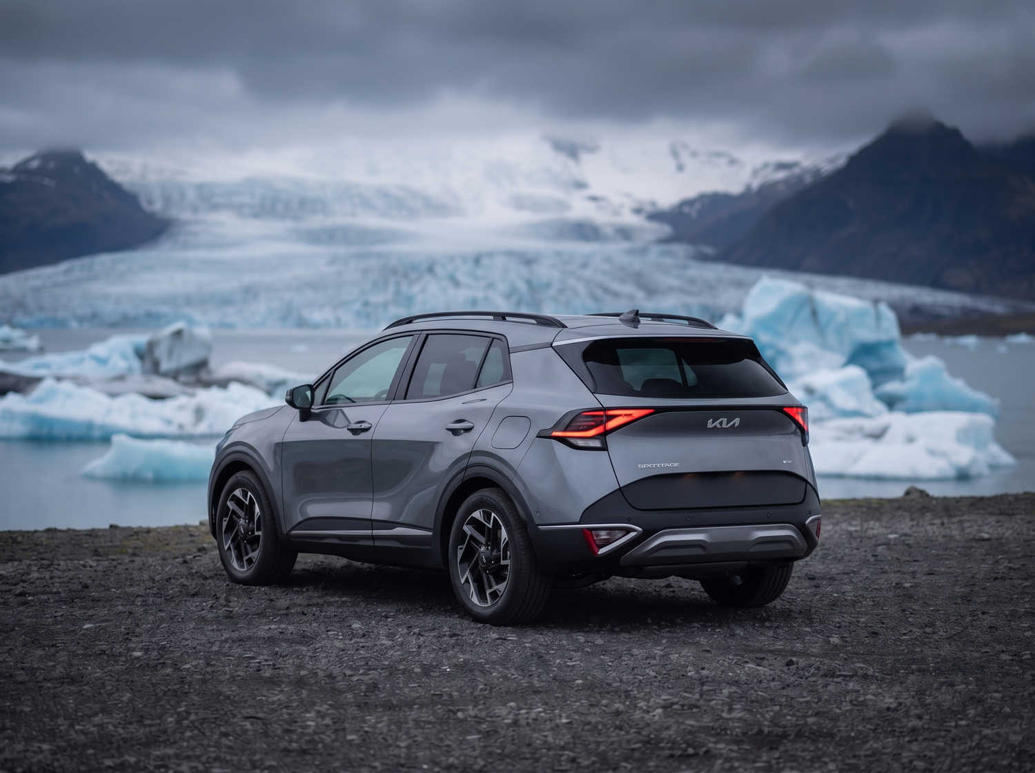 Kia Sportage. A spacious rental car for Iceland, designed to navigate Icelandic weather and gravel roads comfortably with ample space for both passengers and luggage.