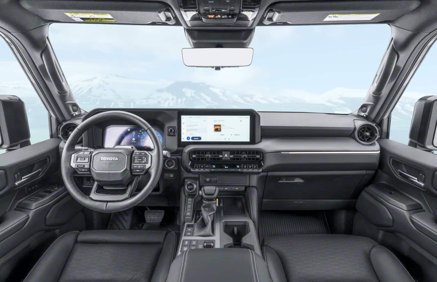 Toyota Land Cruiser 250 blanco, SUV 4x4 con transmisión automática, 7 plazas, cargador USB, Bluetooth y asientos calefactables; perfecto para aventuras off-road en Islandia.