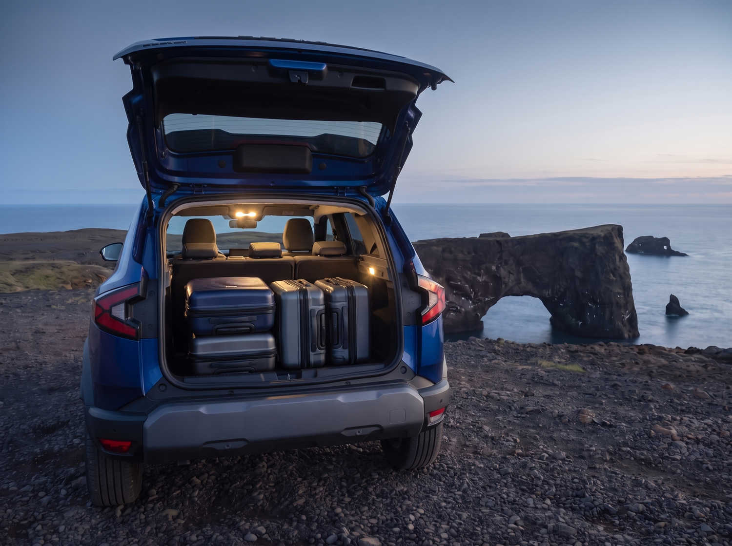 Blue Dacia Bigster SUV with manual transmission and 4WD, seats 5 with 4 luggage capacity, designed for Iceland’s rugged roads and comfort.