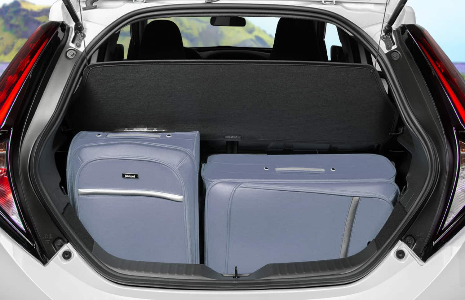 Toyota Aygo compacte gris métallisé avec boîte manuelle, parfaite pour 4 passagers, idéale pour la conduite en ville en Islande.