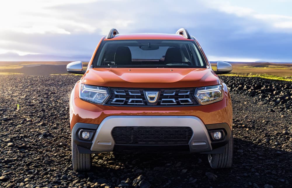 Dacia Duster d'occasion. Un véhicule de location 4x4 fiable en Islande, parfait pour la conduite hors route sur les pistes F d'Islande, avec kilométrage illimité pour explorer les terrains difficiles.