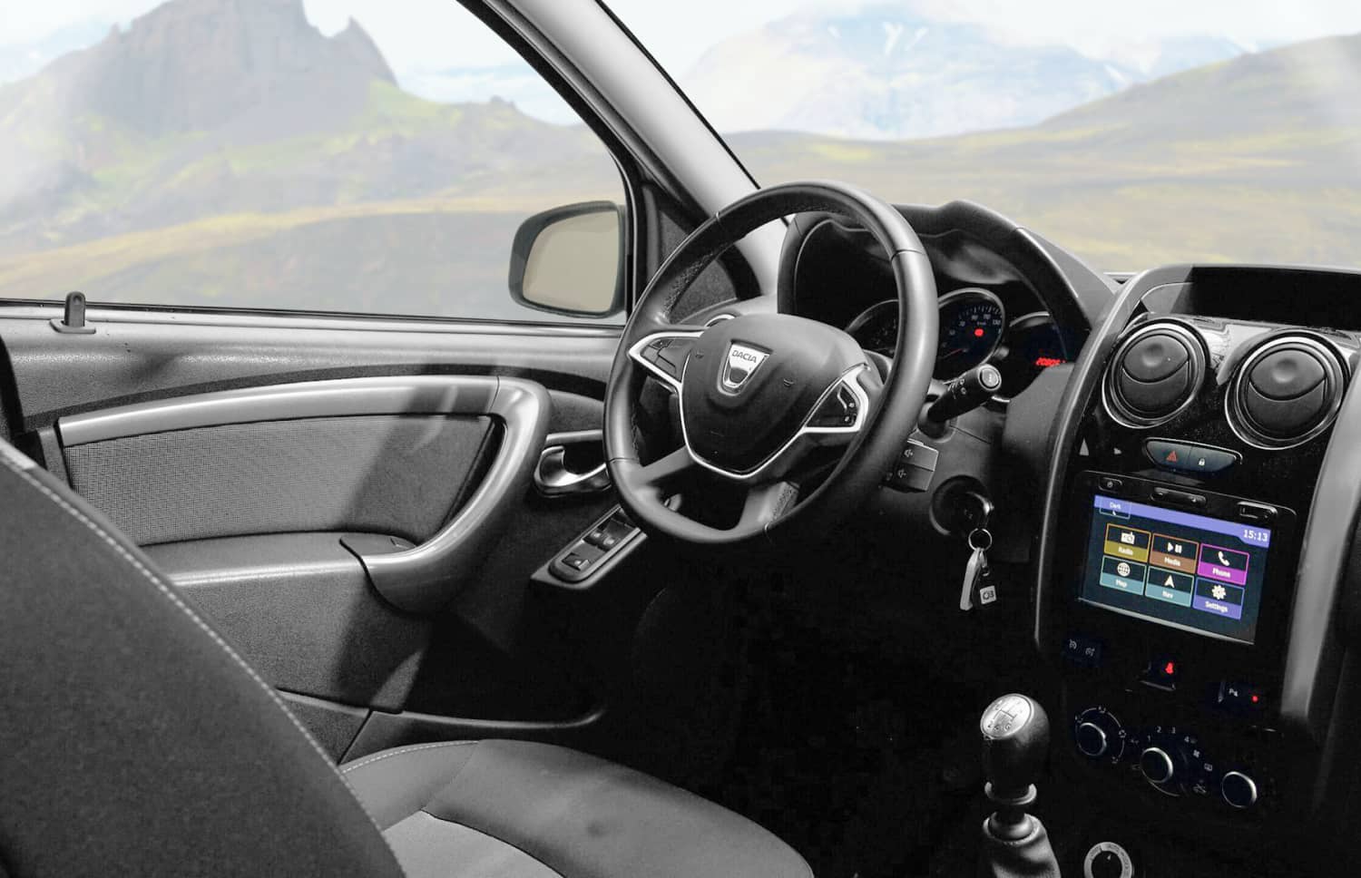 Dacia Duster d'occasion. Un véhicule de location 4x4 fiable en Islande, parfait pour la conduite hors route sur les pistes F d'Islande, avec kilométrage illimité pour explorer les terrains difficiles.