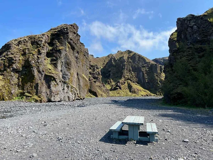 Picknickplatz im Stakkholtsgjá-Canyon