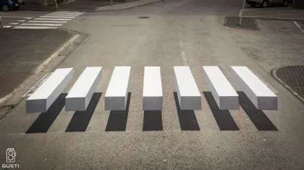 Einzigartiger „schwebender“ Zebrastreifen in Island