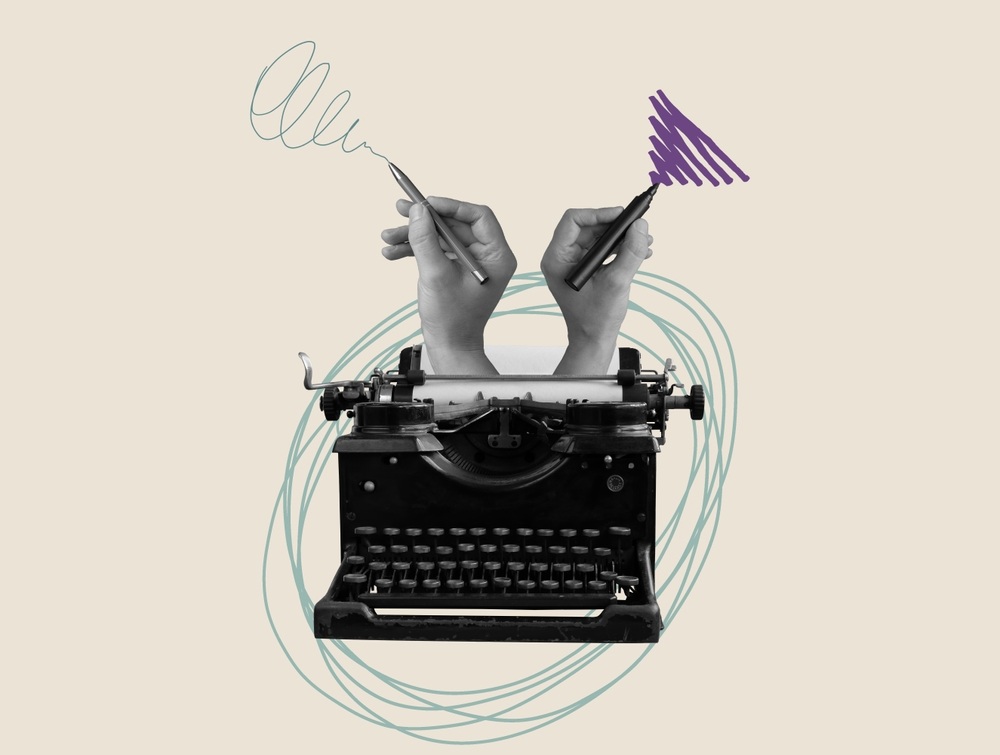 Une machine à écrire rétro entourée d'éléments graphiques et deux mains tenant des stylos, symbolisant la créativité et l'écriture collaborative.