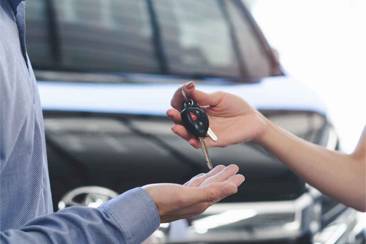 Chiavi dell’auto consegnate a un giovane conducente
